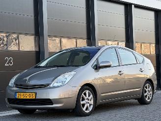 Damaged car Toyota Prius 1.5 VVT-i 2006/1