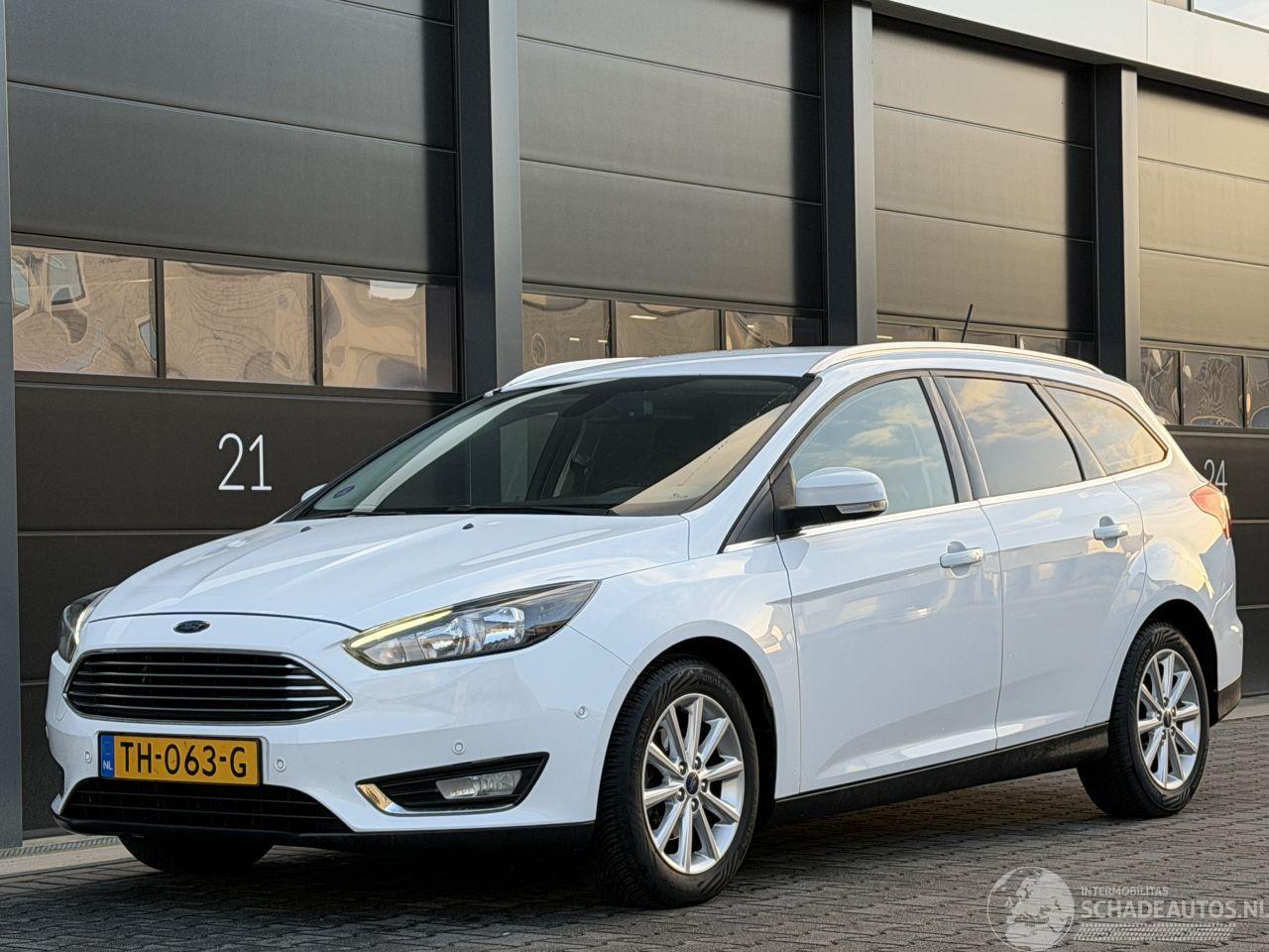 Ford Focus 1.0 Titanium Navi Clima PDC
