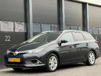 Käytettyjen passenger cars Toyota Auris 1.8 Hybrid Navi Camera Panorama EURO-6 2015/12