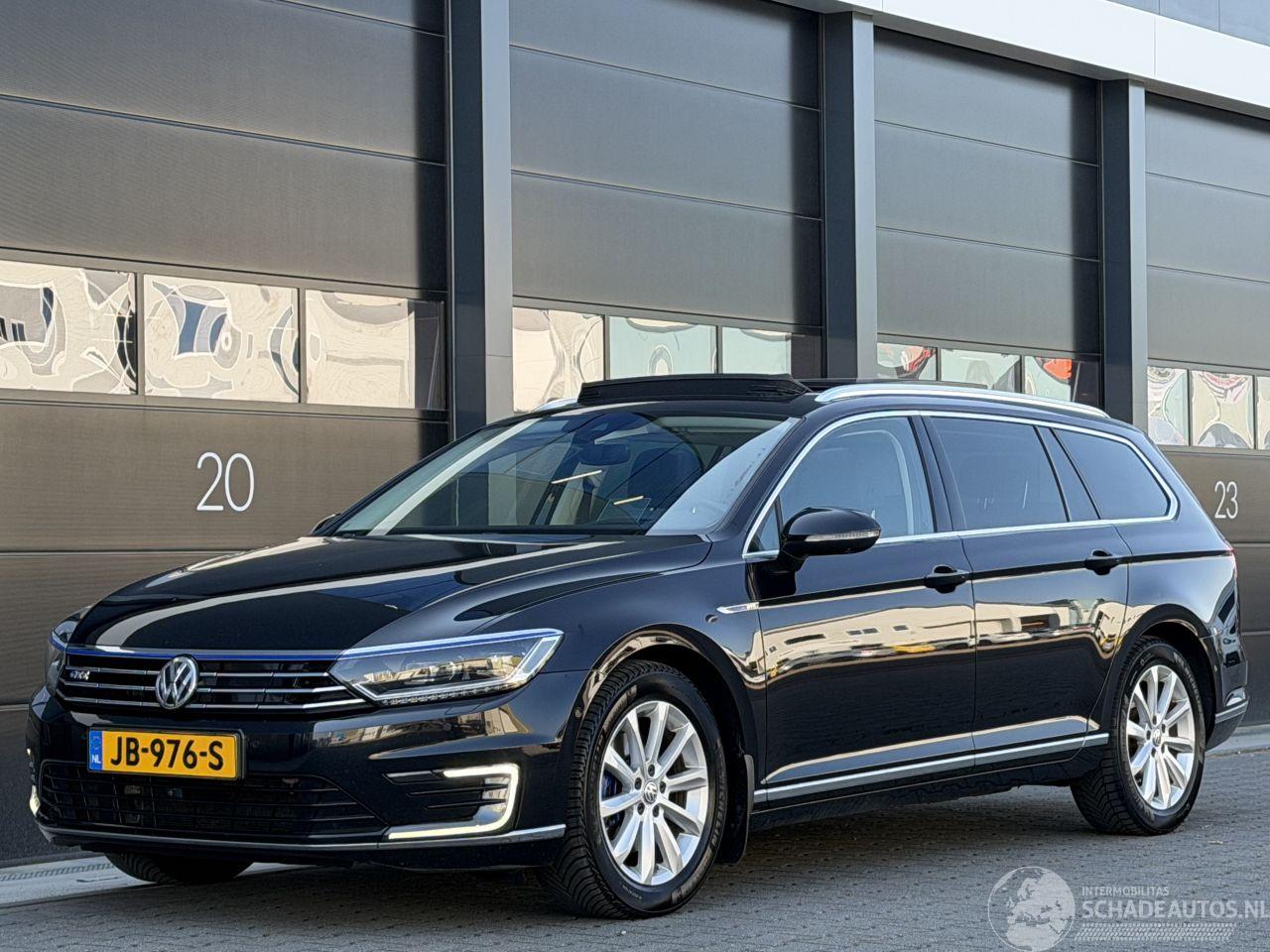 Volkswagen Passat 1.4 TSI GTE Virtual-Cokpit Hade-Up Pano