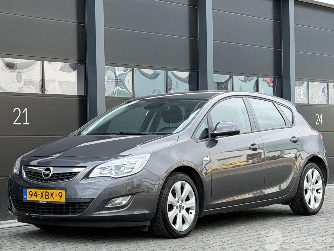 Opel Astra 1.3 CDTI Cosmo Navi PDC
