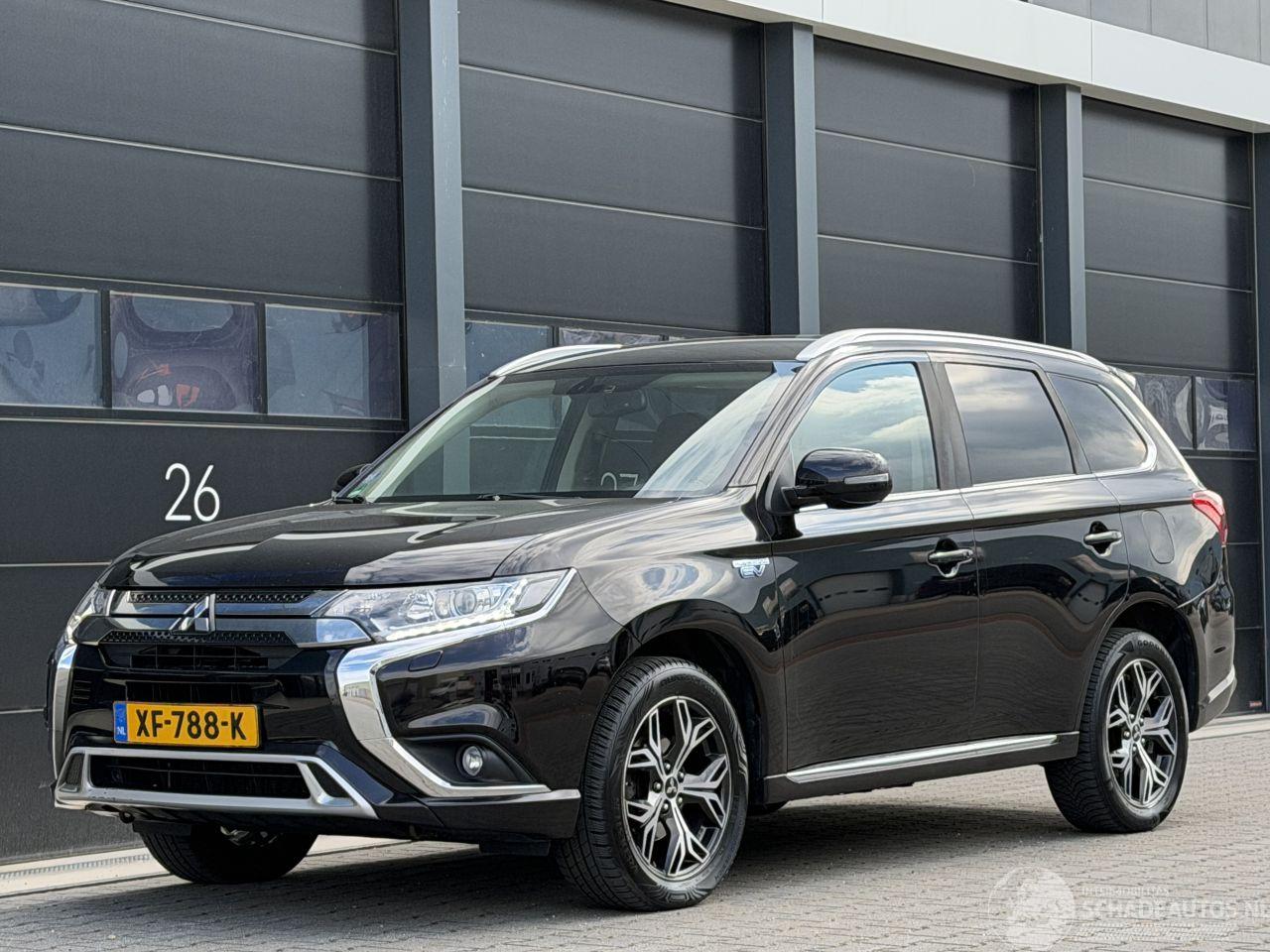Mitsubishi Outlander 2.4 PHEV Pure Leer Camera Xenon