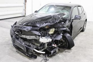 Voiture accidenté BMW 1-serie 118 2022/1