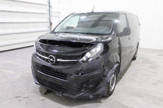 krockskadad bil auto Opel Vivaro  2024/2
