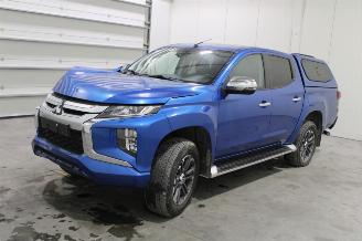 damaged commercial vehicles Mitsubishi L200  2021/3