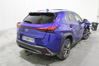Lexus UX  picture 3