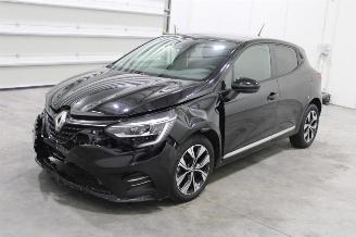 Damaged car Renault Clio  2023/3