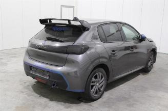 Peugeot 208  picture 3