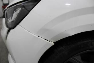 Peugeot 208  picture 8