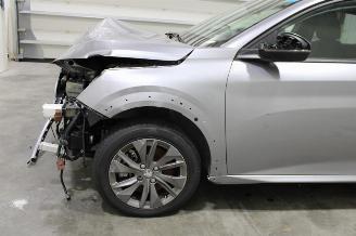 Peugeot 208  picture 5