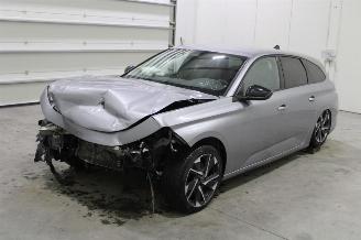 damaged passenger cars Peugeot 308  2022/8