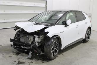 damaged passenger cars Volkswagen ID.3  2023/9