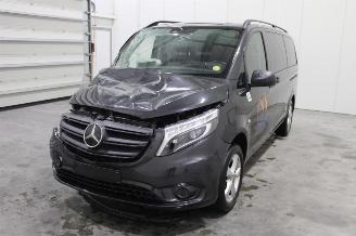 krockskadad bil auto Mercedes Vito  2021/4