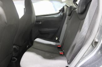 Peugeot 108  picture 10