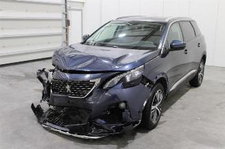 damaged passenger cars Peugeot 5008  2018/5