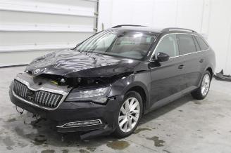 Vaurioauto  passenger cars Skoda Superb  2020/12
