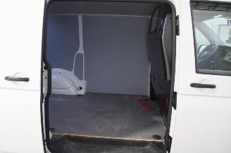 Volkswagen Transporter T6 picture 13