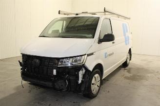 krockskadad bil auto Volkswagen Transporter T6 2022/3