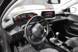 Peugeot 208  picture 10