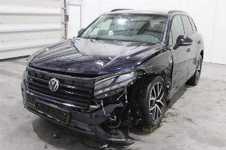 Damaged car Volkswagen Touareg  2022/3