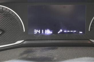 Peugeot 208  picture 12