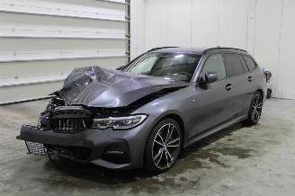 damaged passenger cars BMW 3-serie 330 2020/12