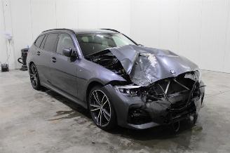 Damaged car BMW 3-serie 330 2020/12
