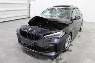 Vrakbiler auto BMW 1-serie 118 2024/3