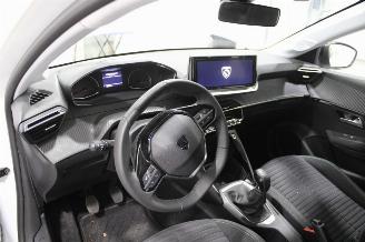 Peugeot 208  picture 9