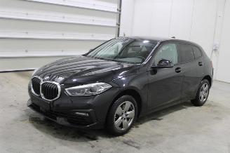Vaurioauto  passenger cars BMW 1-serie 118 2023/2