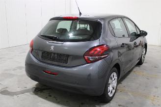 Peugeot 208  picture 3