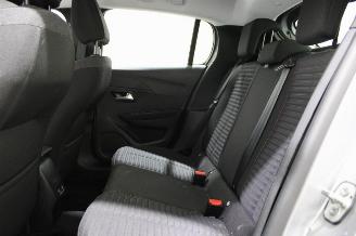 Peugeot 208  picture 12