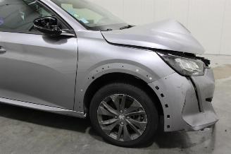 Peugeot 208  picture 6