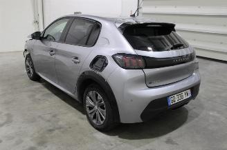 Peugeot 208  picture 4