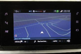 Peugeot 208  picture 13