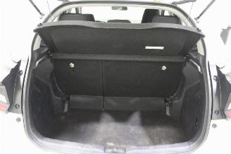 Mazda 2  picture 17