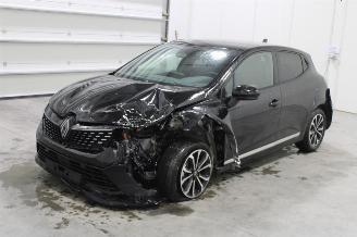 damaged passenger cars Renault Clio  2025/8