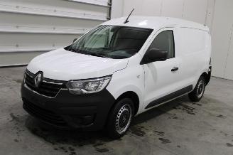 krockskadad bil auto Renault Express  2024/5