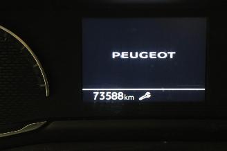Peugeot 208  picture 12