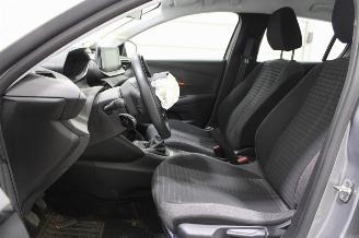 Peugeot 208  picture 10