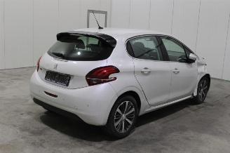 Peugeot 208  picture 3