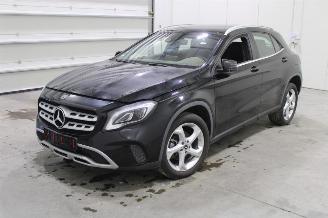 Vrakbiler auto Mercedes GLA 180 2017/12
