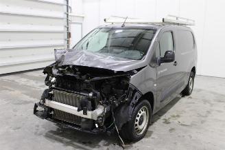 Démontage voiture Peugeot Partner  2022/4