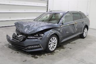 krockskadad bil auto Skoda Superb  2021/3