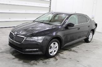 uszkodzony samochody osobowe Skoda Superb  2024/2