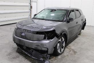 Damaged car Ford Explorer  2025/8