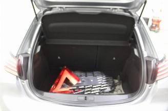 Peugeot 208  picture 19