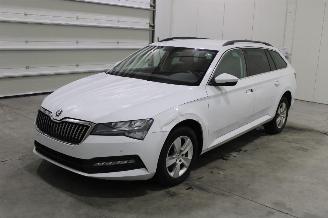damaged passenger cars Skoda Superb  2022/6