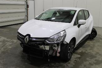 krockskadad bil auto Renault Clio  2019/3