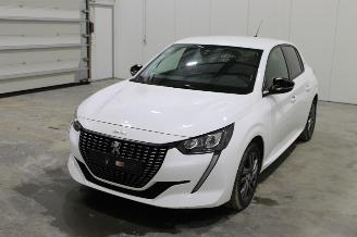 krockskadad bil auto Peugeot 208  2022/3